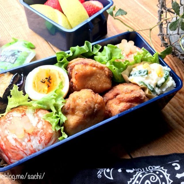 息子の✳︎唐揚げ&カニかまおにぎり弁当♡