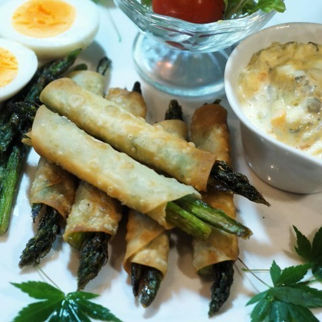 ■晩おかず【餃子の皮でアスパラ春巻き・あき流ソースで♪】