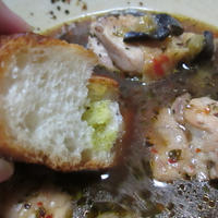 イタリアンソテーにワインとパンを添えて