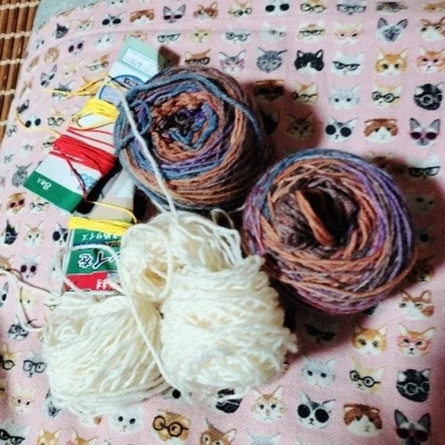 編み機で編む靴下2