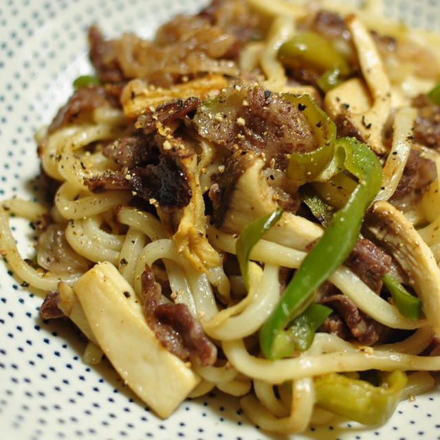 青椒肉絲みたいなオイスターソース焼きうどんで晩ごはん