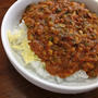 今日のお昼は昼は「チーズキーマカレー」