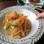 鶏皮で作る自然の油分で☆野菜たっぷり〜カリッカリ鶏皮のチャプチェ