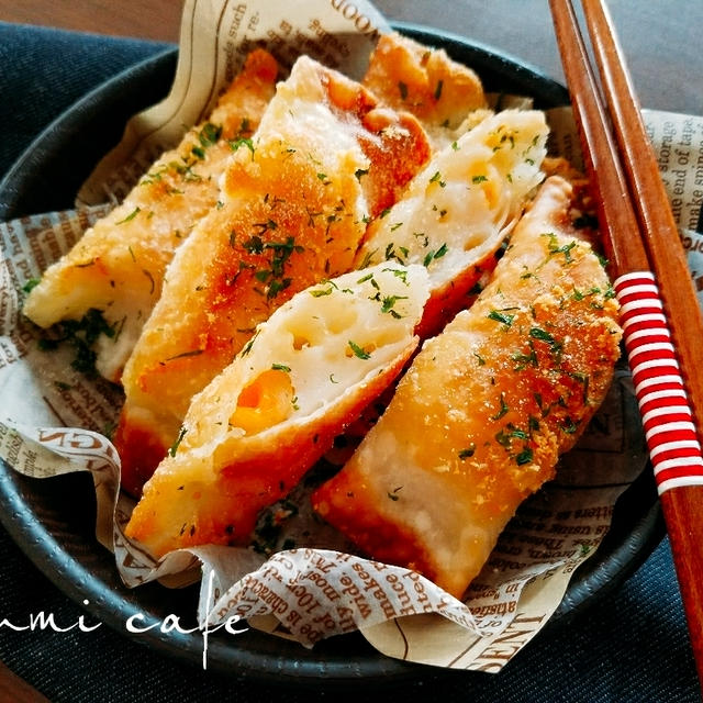 ♡餃子の皮de簡単♪アレンジおつまみ♡ふわふわはんぺんのチーズかまぼこ揚げ♡