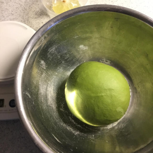 本日初回分の生地を発酵中