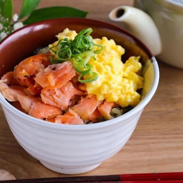 【狭山茶使用】ほぐし鮭とふんわり卵の香ばし玉露茶飯どんぶりレシピ