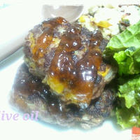 オクラとパプリカinハンバーグ　のっけてジュレ青じそでいただきます☆