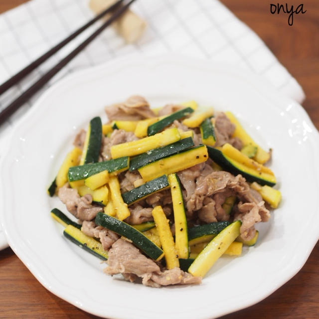 フライパンで１０分♡ズッキーニと豚肉のにんにく炒め♡〈おかずお弁当•糖質オフ〉