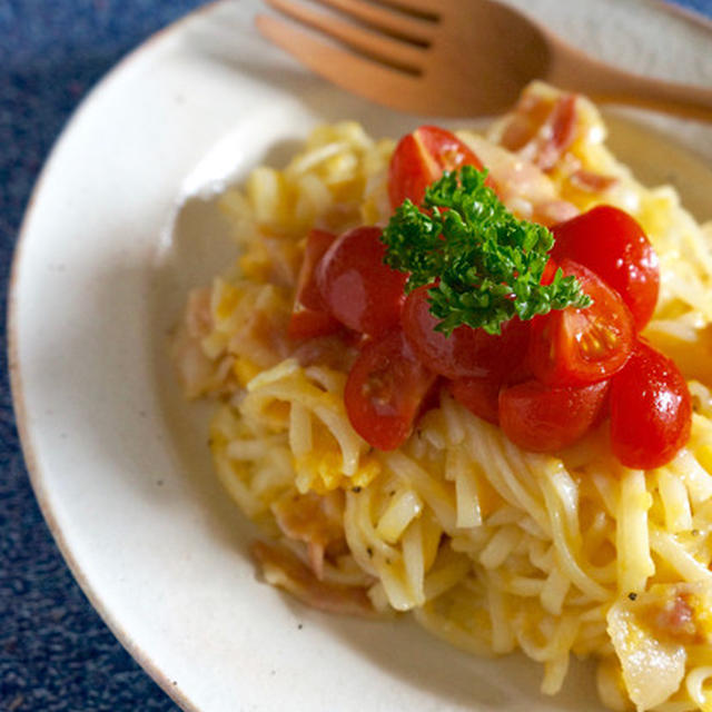 レンチン麺で♪カルボナーラ風うどんと、パセリが止まらない...