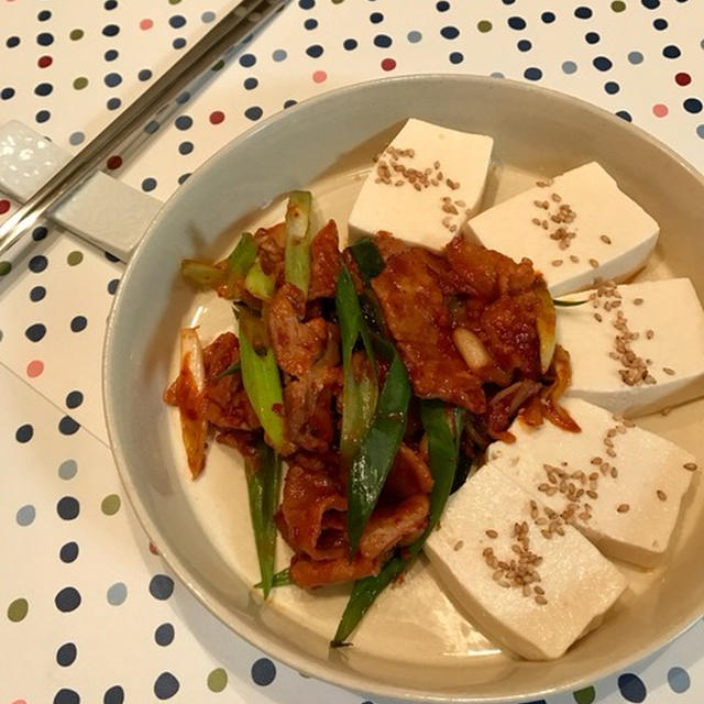 韓国の居酒屋定番メニューでおうちのみ「豆腐キムチ」。