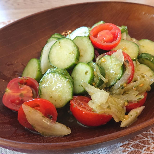 夏野菜を使った爽やかなサラダを作ろう！～バジリー夏サラダ～