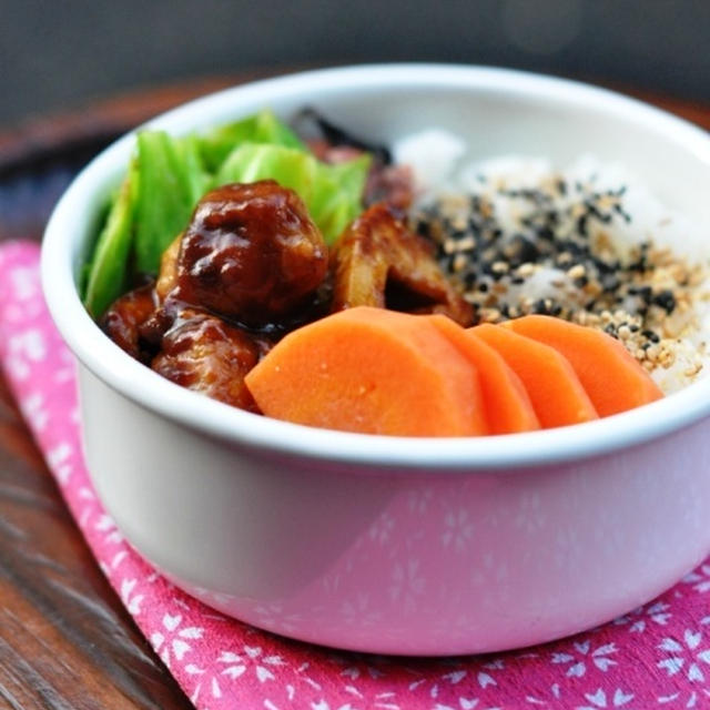 豚こまだんごと椎茸のデミ煮弁当。