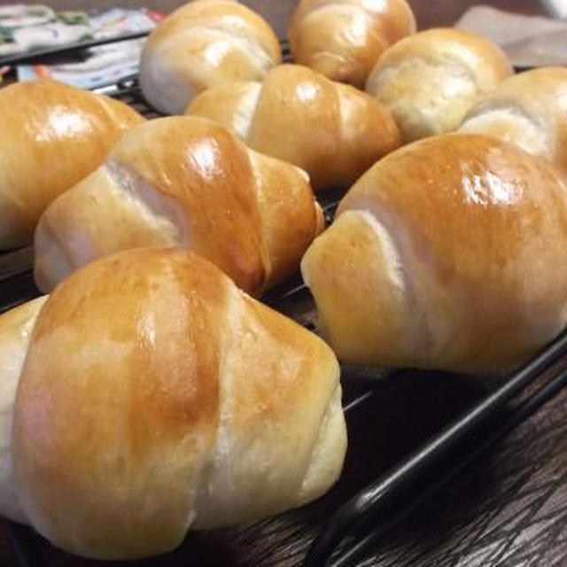 木漏れベーカリー♪バターロールとレーズンのちぎりパン☆初登園♪