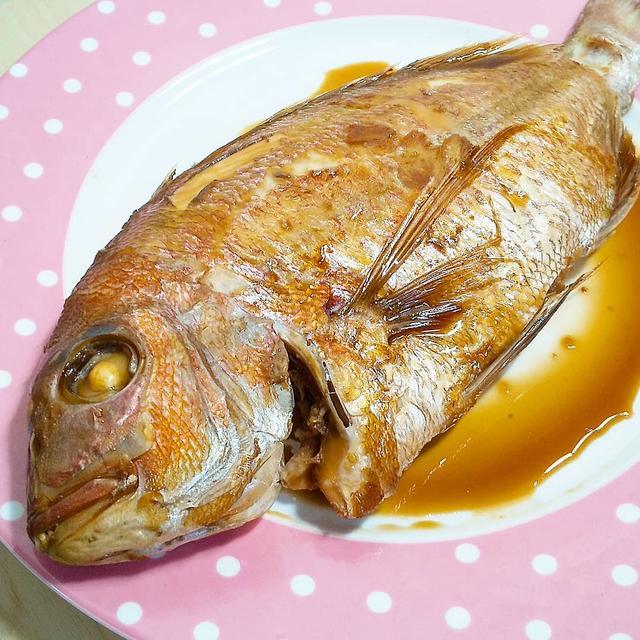 徳栄丸☆冷凍とは思えない！丸ごと鯛を煮付けたよ(*´∀｀*)