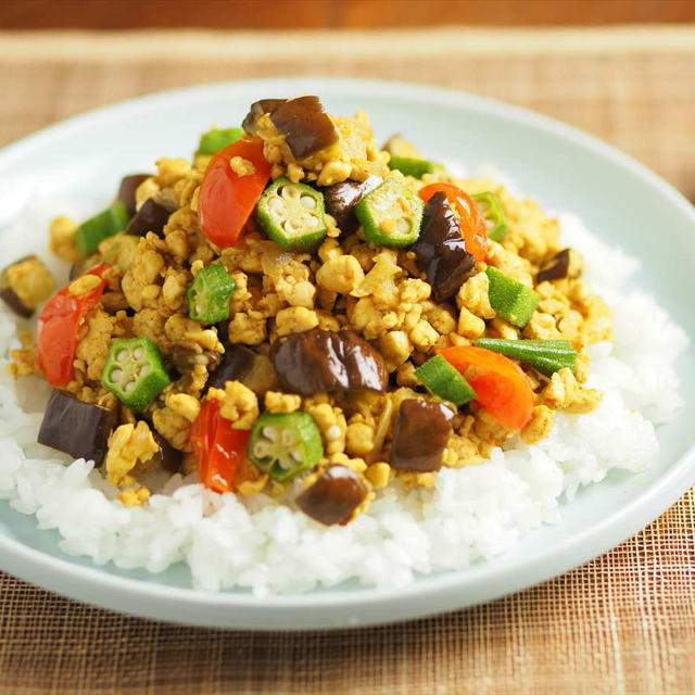 男の簡単マッスル飯、「夏野菜と豆腐のドライカレー」ゴルフダイジェスト・オンライン BRUDER連載