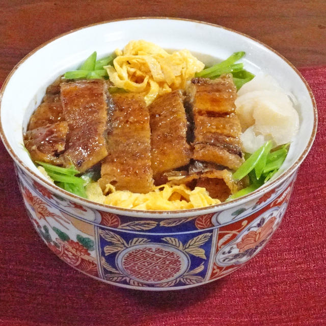 錦糸玉子と絹さやの3色のふっくら鰻丼