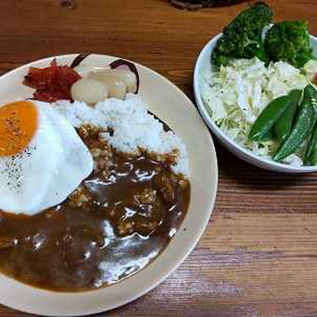 カレーライス目玉焼き乗せ。昨日の出来事