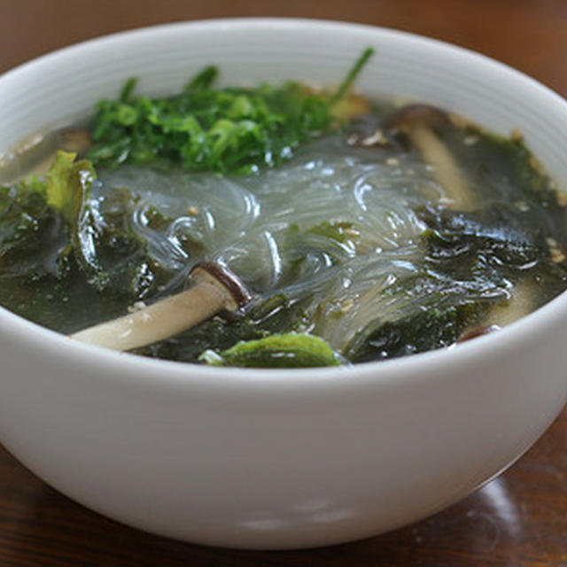 朝ごはんに「ワカメ春雨スープ」
