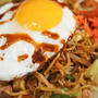 ■晩ご飯【肉野菜焼きそば　目玉焼き乗っけて。／お歳暮の頂き物2軒様】
