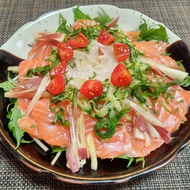 サーモンと香味野菜のフレッシュピリ辛なサラダ♪☆♪☆♪