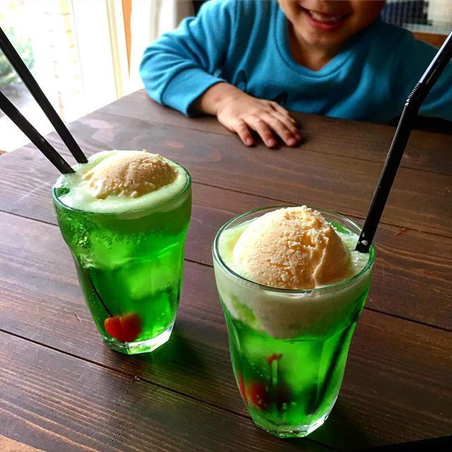 今年は早めのクリームソーダ♪と本のサイズのお話とか