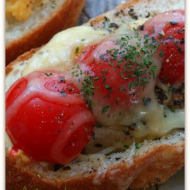 ●プチトマトとチーズのバゲットトースト●