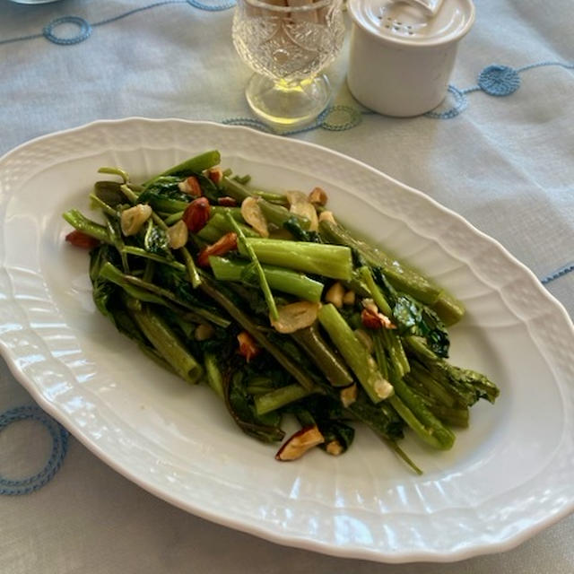 空洞だから独特の食感！空芯菜のアーリオ・オーリオ・ペペロンチーノ