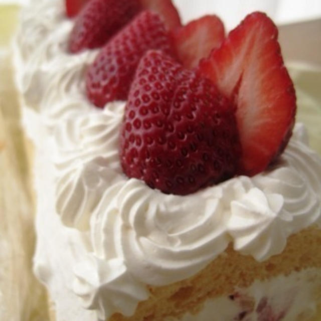 いちごのロールケーキ