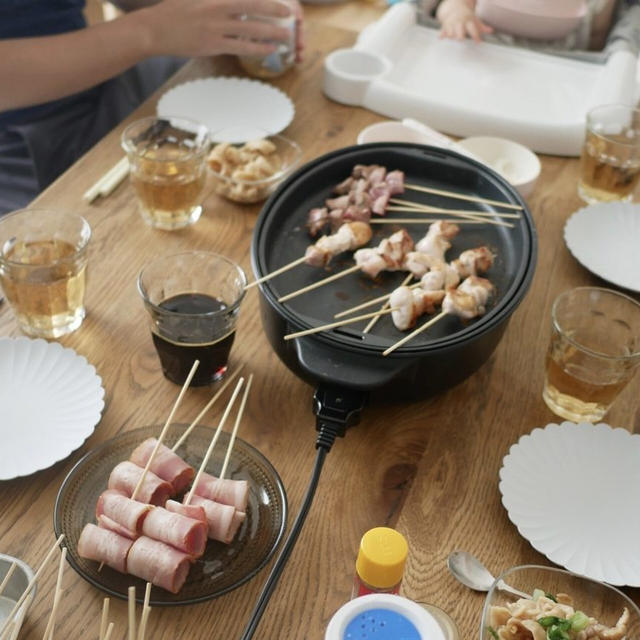 【レシピ】ホットプレートでおうち焼き鳥パーティー｜人気具材とタレの作り方