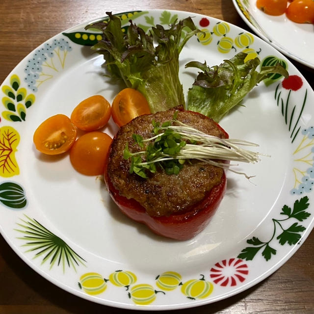 肉詰めパプリカは、輪切りで ！