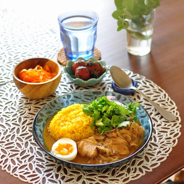 過去のわたしのレシピ本の中でおすすめのレシピ本は・・・？と懐かしいレシピ本と最近カレーばかり食べている晩ごはん