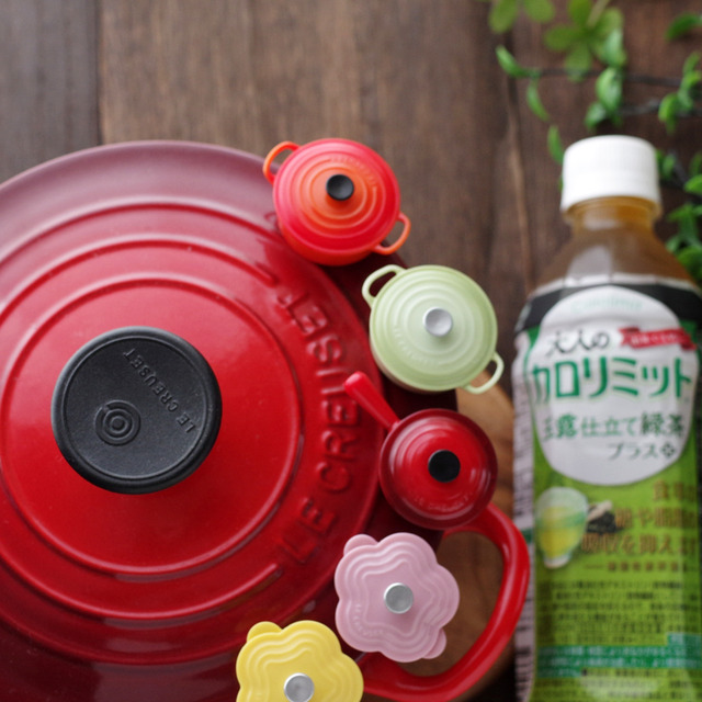 ペットボトル入りのお茶を買ったら、おまけがすごかった！　ダイドードリンコオリジナル　キッチンマグネット(LE CREUSET)