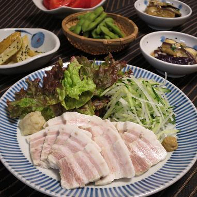 トロリと美味しい♪茹で塩豚と野菜盛り。ごましおポテト