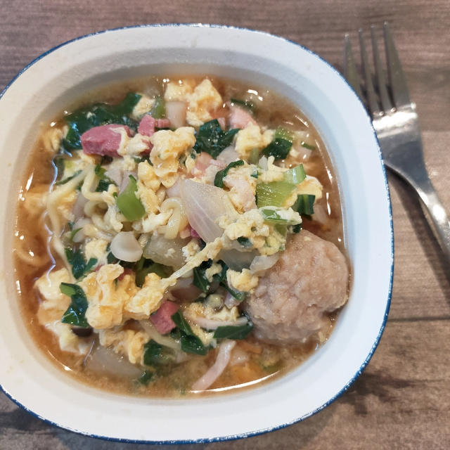 お昼はラーメン食べたとLINEが来ました(^^)GWエンジョイしてる夫です