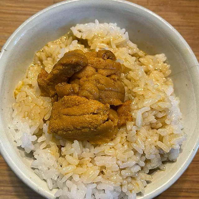 蒸しウニのせ卵かけごはん