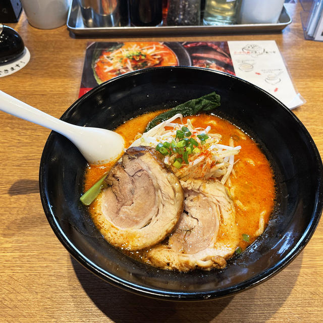 シビカラ味噌らーめん大辛をしびれふつうでバラチャーシュー1枚を追加して啜る