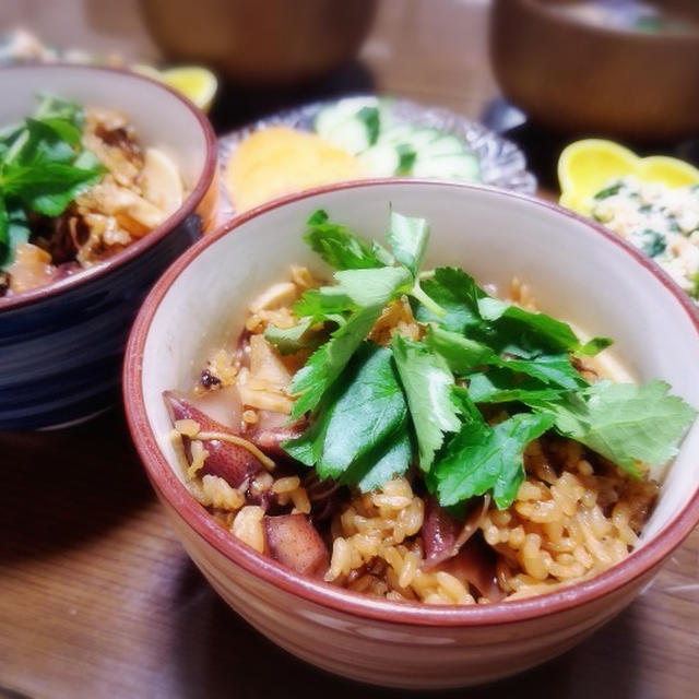 【家ごはん/献立】 土鍋で ホタルイカの炊き込みご飯 * 春の炊き込みご飯 *