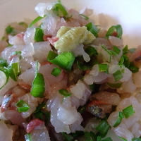 アジのたたき丼　わさび添え