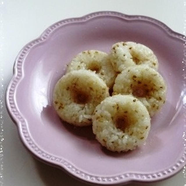 ドーナツみたいな・・ごま油おにぎり☆