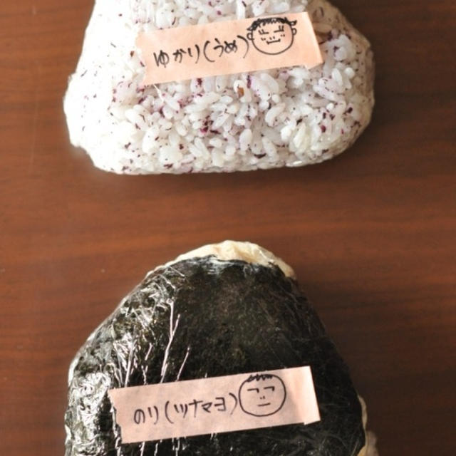 ゆかりおにぎりとのりおにぎり弁当。