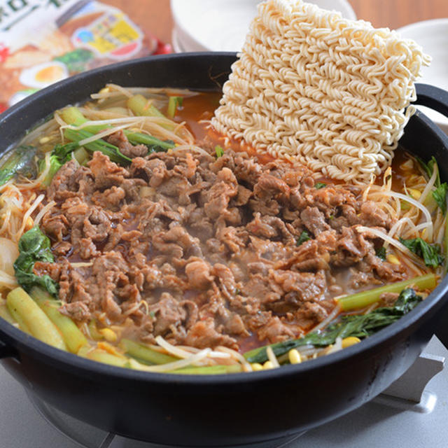 ユッケジャン風袋麺鍋。【しょうゆ味袋めん・粉末スープで鍋つゆ】