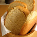 *ヨーグルト生地のモチモチ食パン　（注：ホームベーカーリーにお任せ食パンです）