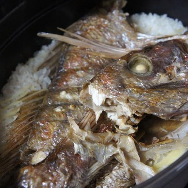 鯛ご飯　お節の残りで・・