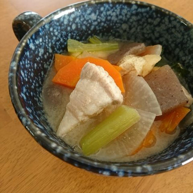 うちの豚汁はお肉も野菜もた～くさんです♡