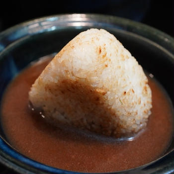 ギリギリ客に出せる、焼きおにぎり味噌汁