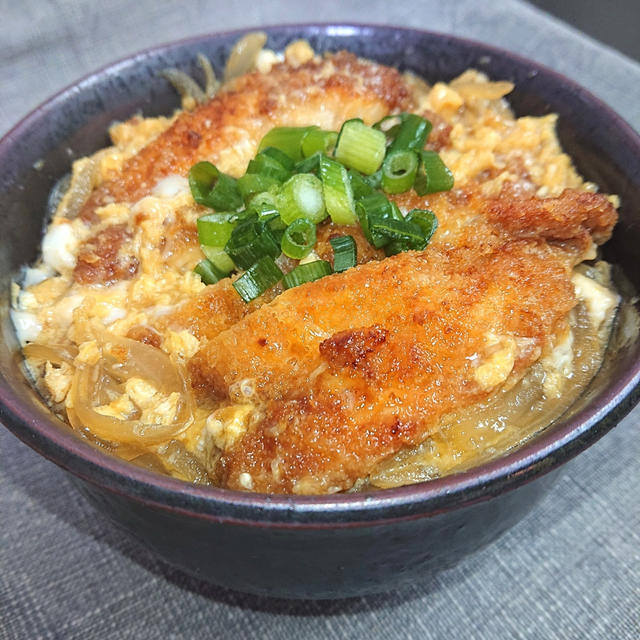 鶏むね肉でヘルシーチキンカツ丼（マヨネーズだけでパン粉つけ）