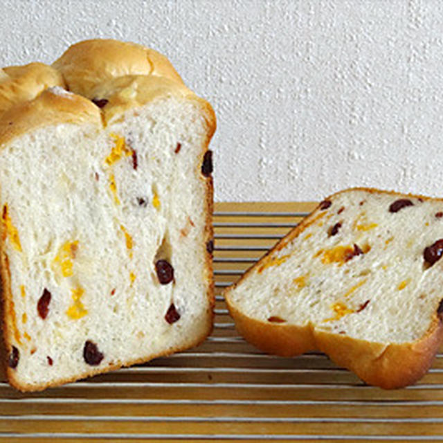 GOPANのクランベリーとパインのレッドチェダーチーズ食パン