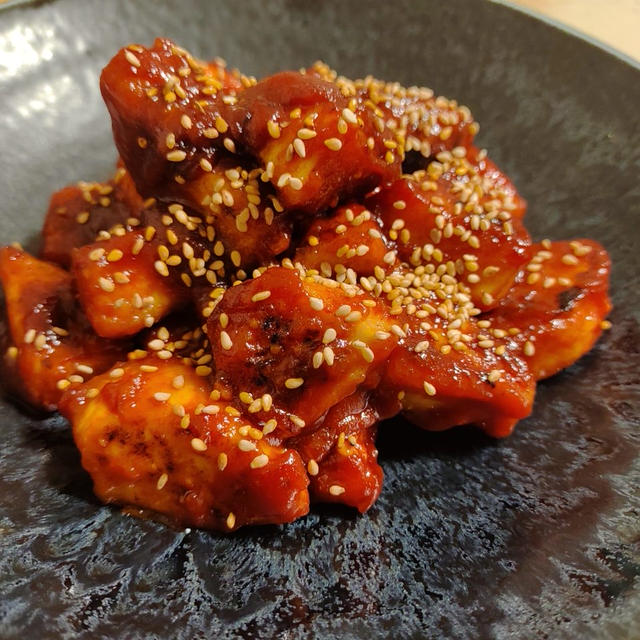 【鶏むね肉で作る】やみつきになる辛さのヤンニョムチキン