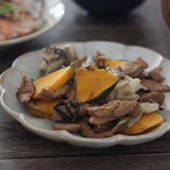 かぼちゃと舞茸と大豆ミートの塩昆布バター炒めとまごわやさしいダイエット献立