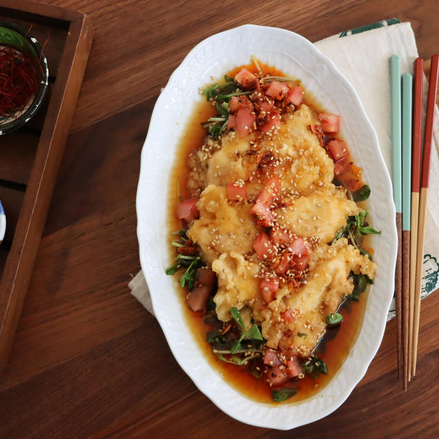 トマトだれの揚げ焼き油淋鶏（レシピあり）